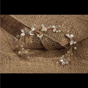 Bridal hair accessory